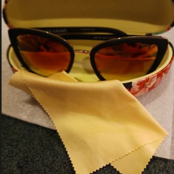 NWOT Cat Eye Sunglasses- Mirrored with case - Picture 8 of 8